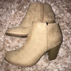 NWOT Old Navy Boots
